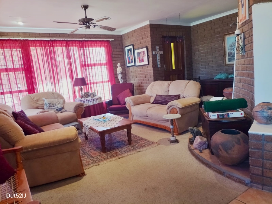 4 Bedroom Property for Sale in Fraaiuitsig Western Cape